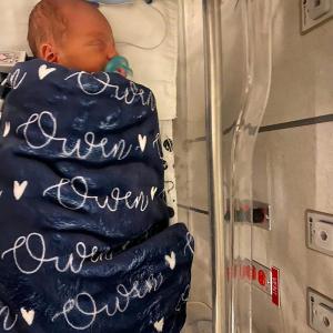 Personalized Baby Blankets for Girls, Premium Quality Custom Baby Blanket, Customized Kids Blanket, Repeating Name Customized Fleece Throw, Babies, Newborns, New Dad Mom Grandparents, Family Blankets(Baby Blanket V11)