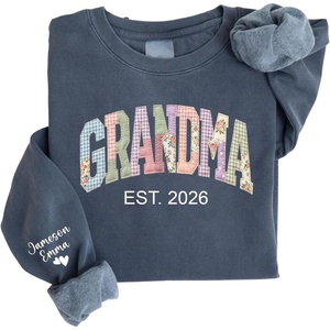 NAZENTI Personalized Patchwork Floral Mama Sweatshirt, Custom Grandma Sweatshirt with Name on Sleeve, Mothers Day Shirt Gifts(Grandma)